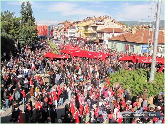 Binlerce İznikli Şehitleri İçin Bir Araya Geldi