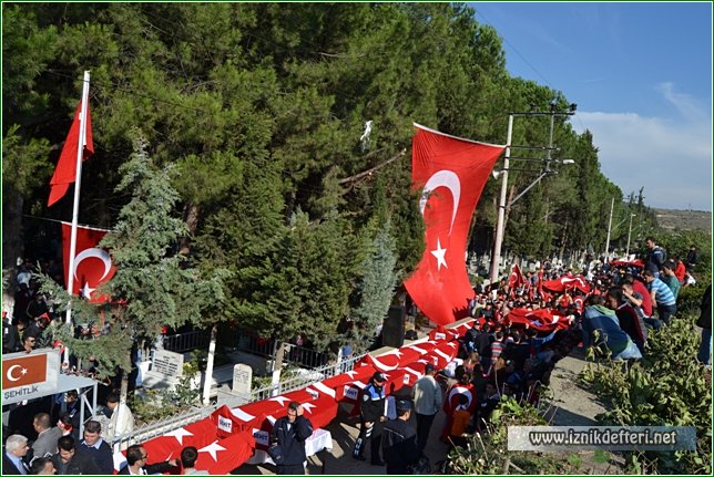 Binlerce İznikli Şehitleri İçin Bir Araya Geldi