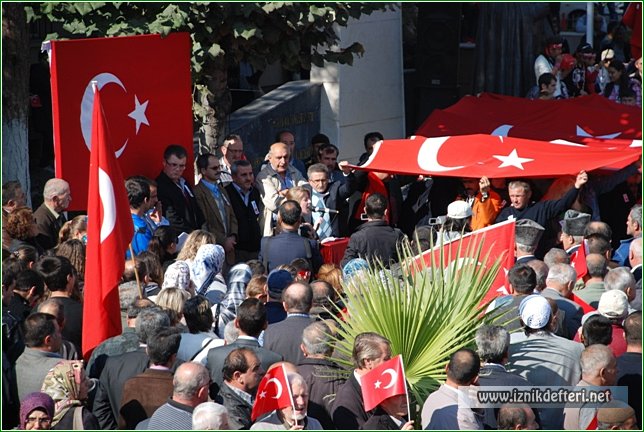 Binlerce İznikli Şehitleri İçin Bir Araya Geldi