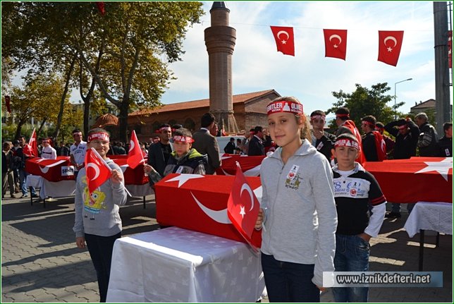 Binlerce İznikli Şehitleri İçin Bir Araya Geldi
