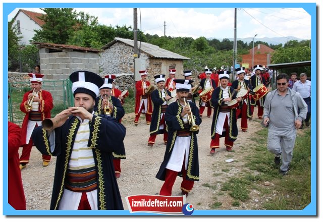 Bu Takım Takdiri Hak Ediyor