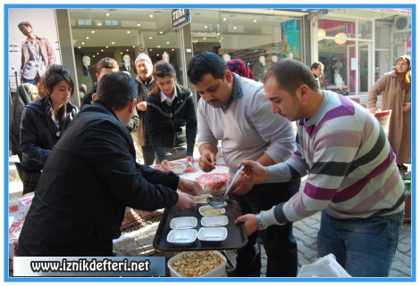 Çarşı Esnafından Aşure İkramı