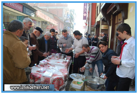 Çarşı Esnafından Aşure İkramı