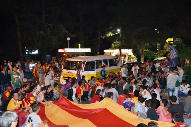 Galatasaraylıların Şampiyonluk Sevinci