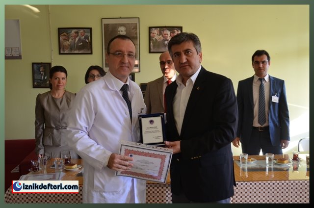 Hastane Yönetiminden Teşekkür Plaketi