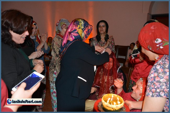 I Murat Hamamı Kına Eğlencesi ile Hizmete Girdi