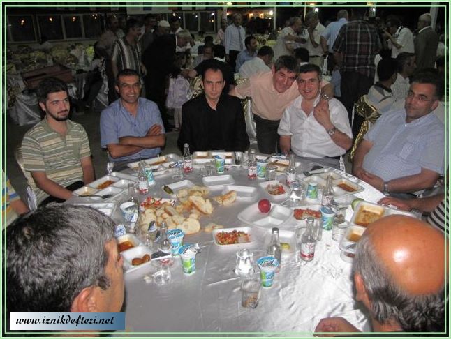 İznik AKP Yönetiminden İftar Programı