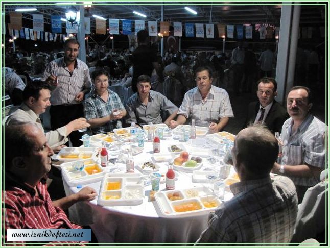 İznik AKP Yönetiminden İftar Programı