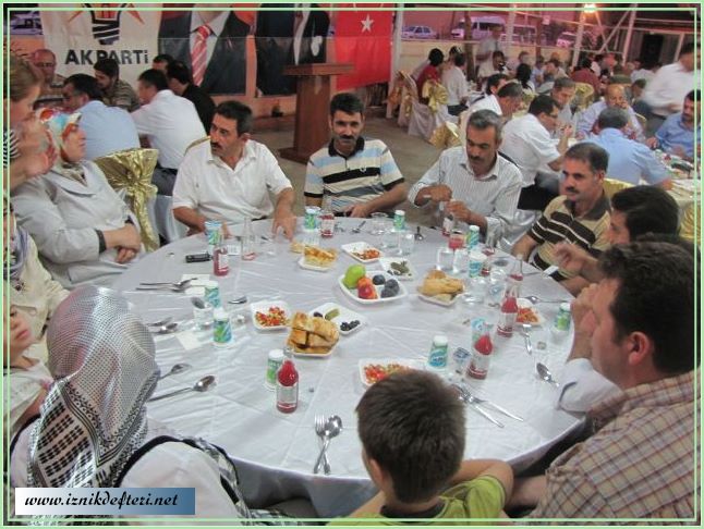 İznik AKP Yönetiminden İftar Programı