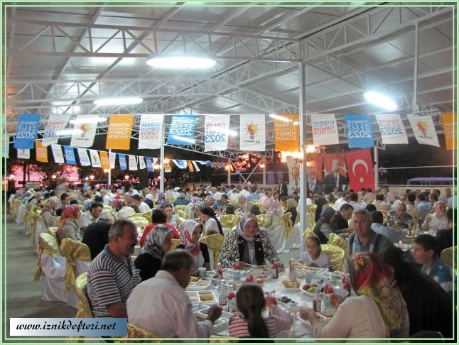 İznik AKP Yönetiminden İftar Programı