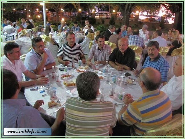 İznik AKP Yönetiminden İftar Programı