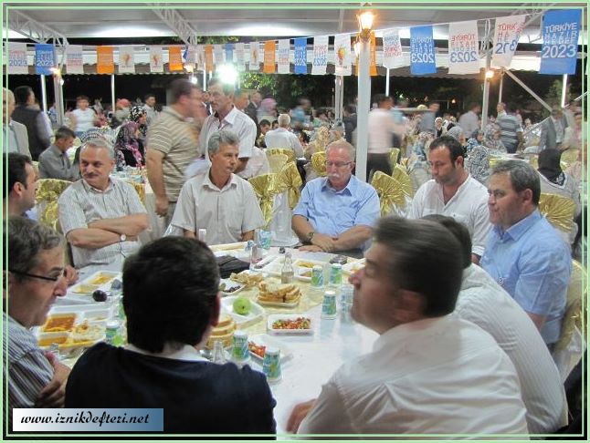 İznik AKP Yönetiminden İftar Programı