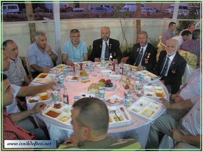 İznik AKP Yönetiminden İftar Programı