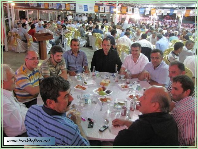 İznik AKP Yönetiminden İftar Programı