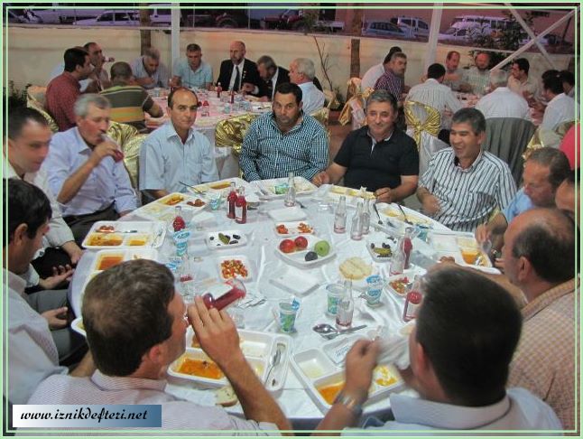 İznik AKP Yönetiminden İftar Programı
