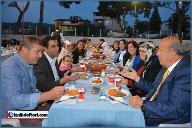 İznik Çini Esnafı Yemekte Bir Araya Geldi