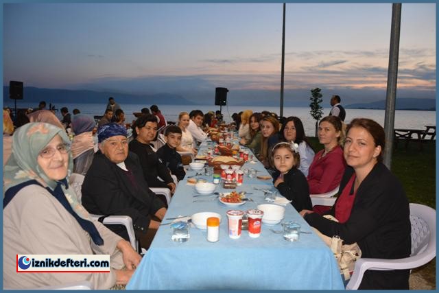 İznik Çini Esnafı Yemekte Bir Araya Geldi