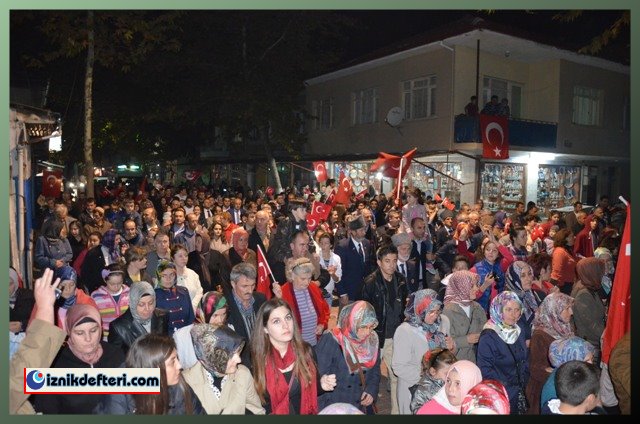 İznik, Cumhuriyet Yürüyüşünde Bir Oldu