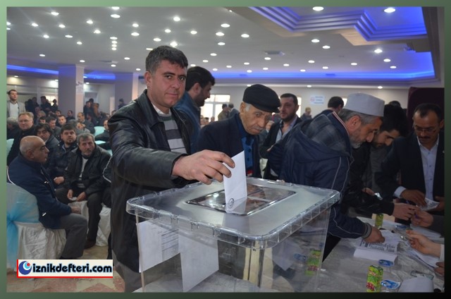 İznik Esnaf ve Sanatkarlar Odasında Kadir Akçaalan Ekibiyle Farka Koştu