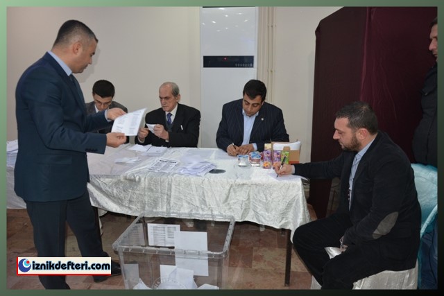 İznik Esnaf ve Sanatkarlar Odasında Kadir Akçaalan Ekibiyle Farka Koştu