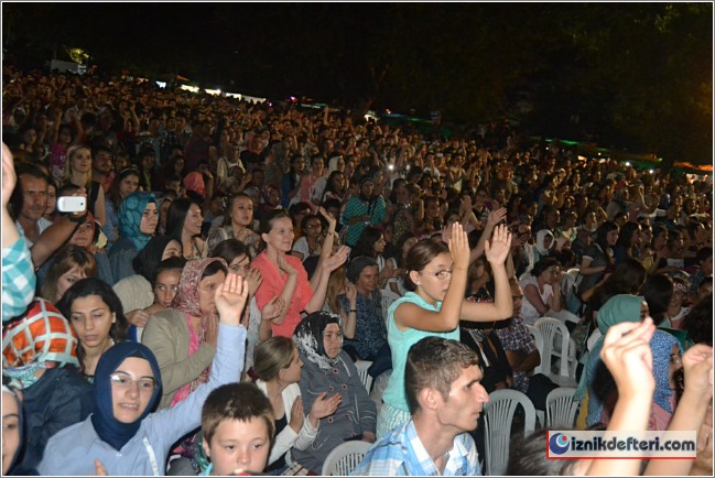 İznik Festivaline Mustafa Ceceli Damgasını Vurdu