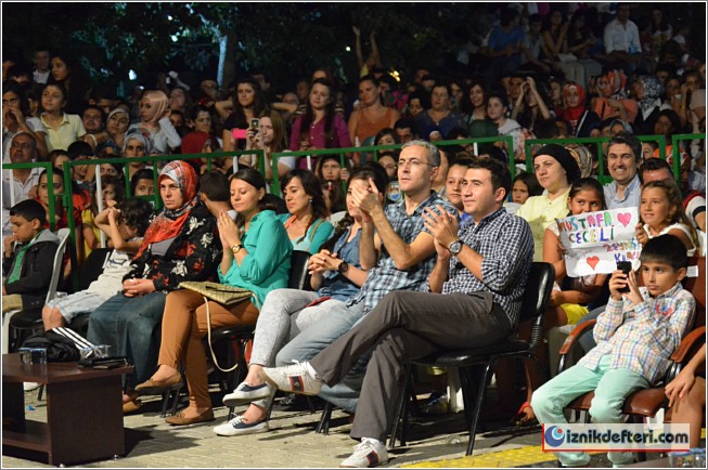 İznik Festivaline Mustafa Ceceli Damgasını Vurdu