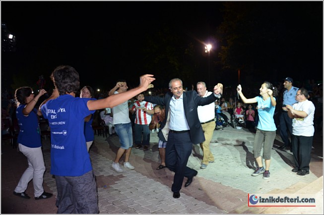 İznik Festivaline Mustafa Ceceli Damgasını Vurdu