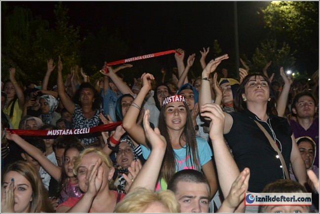 İznik Festivaline Mustafa Ceceli Damgasını Vurdu