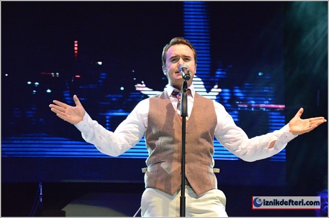 İznik Festivaline Mustafa Ceceli Damgasını Vurdu