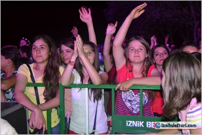 İznik Festivaline Mustafa Ceceli Damgasını Vurdu