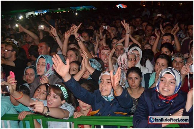 İznik Festivaline Mustafa Ceceli Damgasını Vurdu