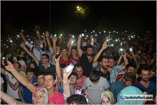 İznik Festivaline Mustafa Ceceli Damgasını Vurdu