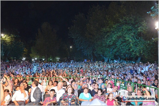 İznik Festivaline Mustafa Ceceli Damgasını Vurdu