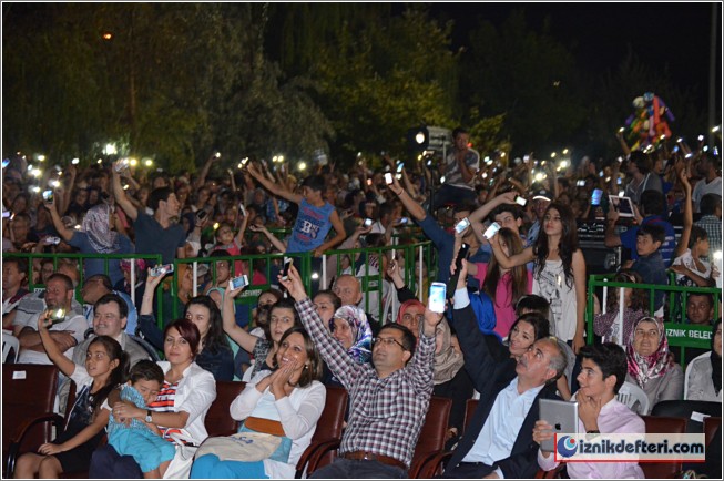 İznik Festivaline Mustafa Ceceli Damgasını Vurdu