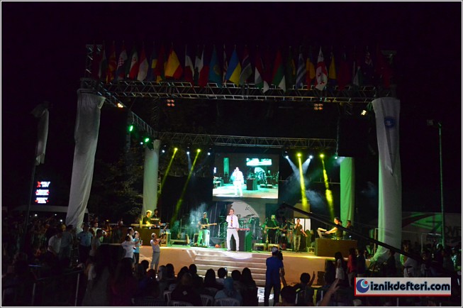 İznik Festivaline Mustafa Ceceli Damgasını Vurdu