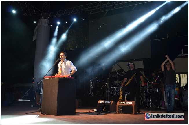 İznik Festivaline Mustafa Ceceli Damgasını Vurdu