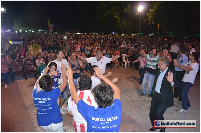 İznik Festivaline Mustafa Ceceli Damgasını Vurdu