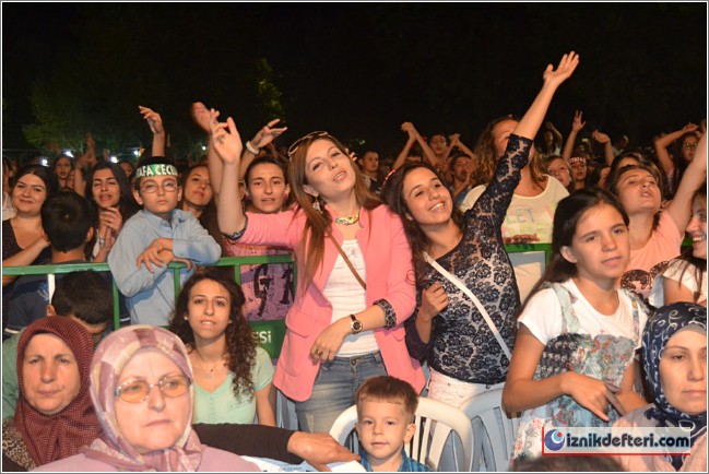 İznik Festivaline Mustafa Ceceli Damgasını Vurdu