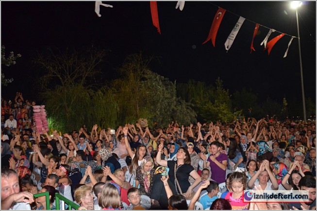 İznik Festivaline Mustafa Ceceli Damgasını Vurdu
