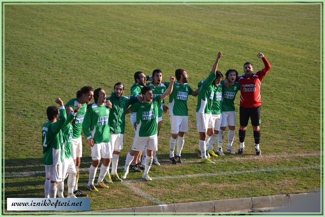 İznik Spor Son Dakikada Güldü