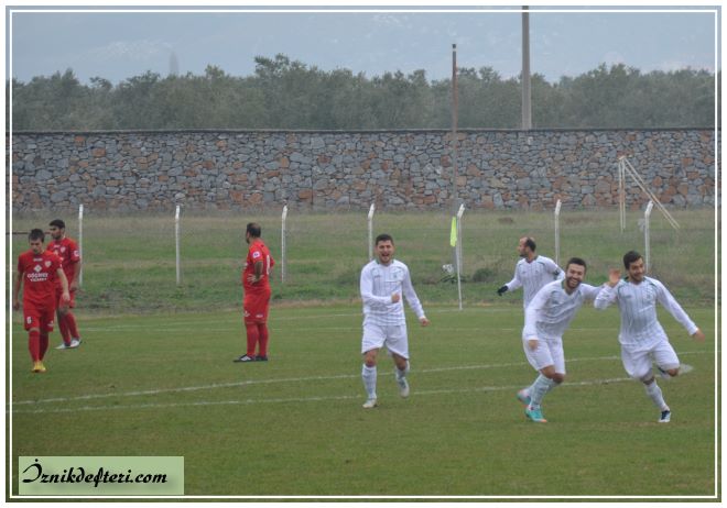 İznik sporda liderlik keyfi devam ediyor