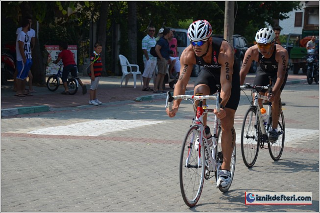 İznik Triatlon Yarışlarını Başarı İle Tamamladı