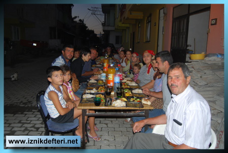 İznik'te Bir İlk…Sokakta İftar Sofrası