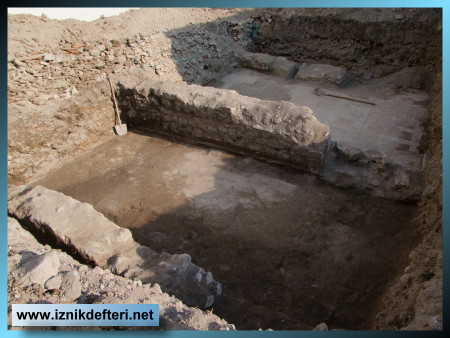İznik'te Her yerden Tarih Fışkırıyor, 700 Yıllık Saray Kalıntısı Bulundu