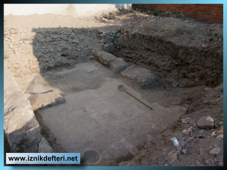 İznik'te Her yerden Tarih Fışkırıyor, 700 Yıllık Saray Kalıntısı Bulundu