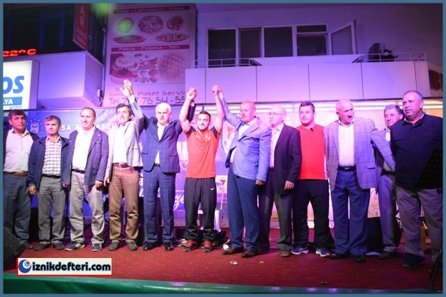 İznikliler Konu Komşu Bereket Sofrasında Bir Araya Geldi