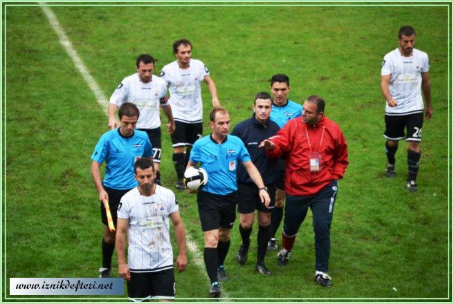 İznikspor Bal Liginin İlk Galibiyetini Aldı