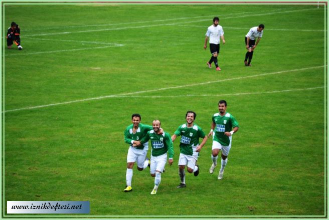 İznikspor Bal Liginin İlk Galibiyetini Aldı