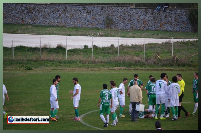 İznikspor Dört Golün Sevincini Yaşıyor
