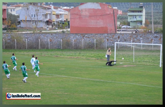 İznikspor Dört Golün Sevincini Yaşıyor
